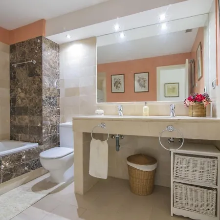 Bahia De Beachfront 2 Bedroom * マルベーリャ